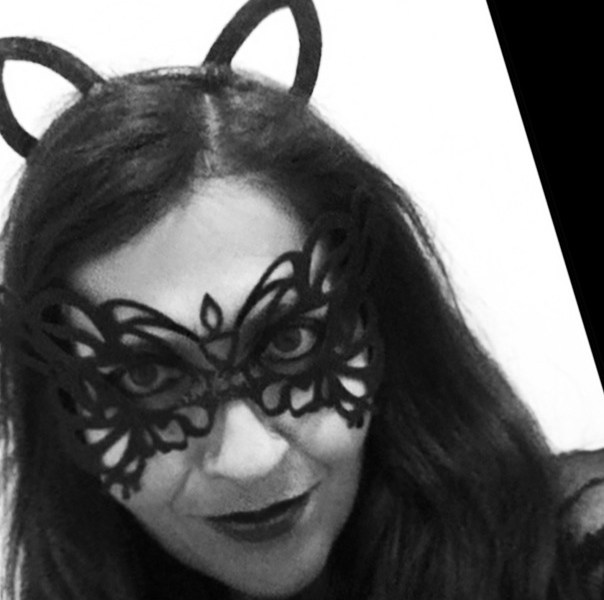 blueskygirlie in halloween mask via always a blue sky girl blog