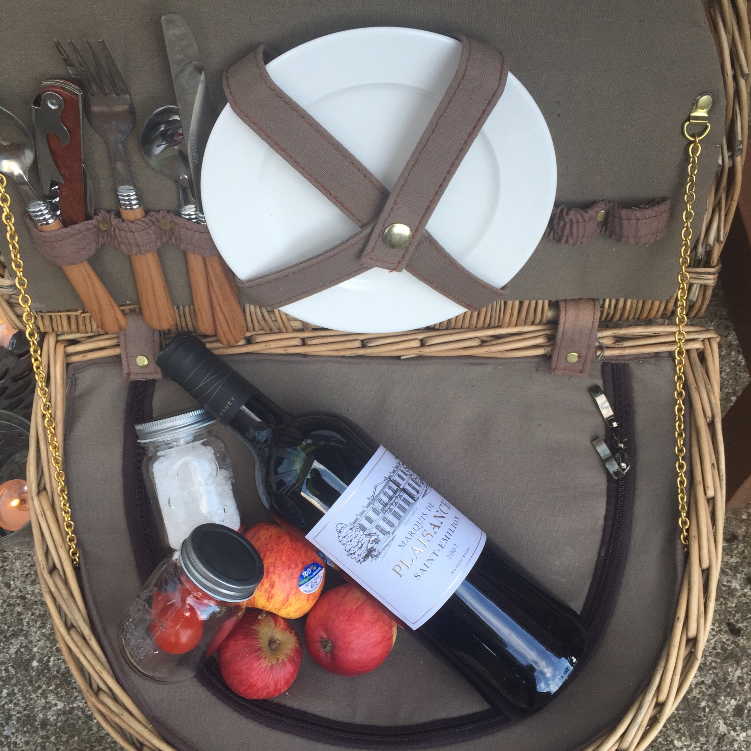 rustic outdoor dining with mason jar glasses via Always a Blue Sky Girl blog