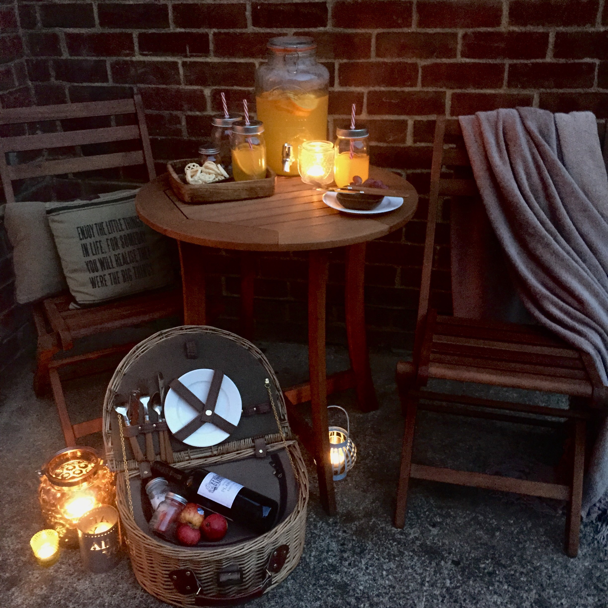 rustic outdoor dining with mason jar glasses via Always a Blue Sky Girl blog