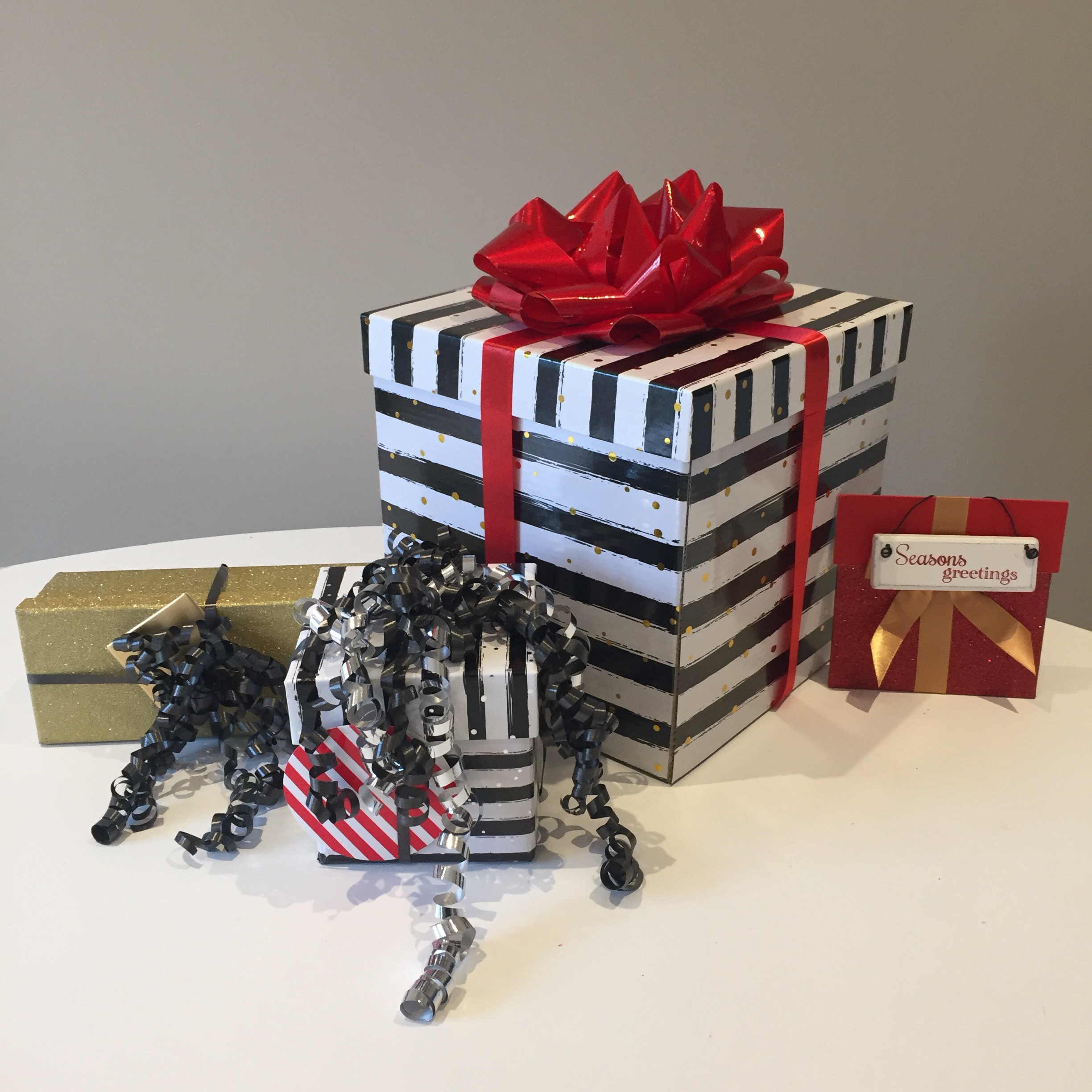 Christmas gift wrap wrapping style guide via Always a Blue Sky Girl blueskygirlie style blog